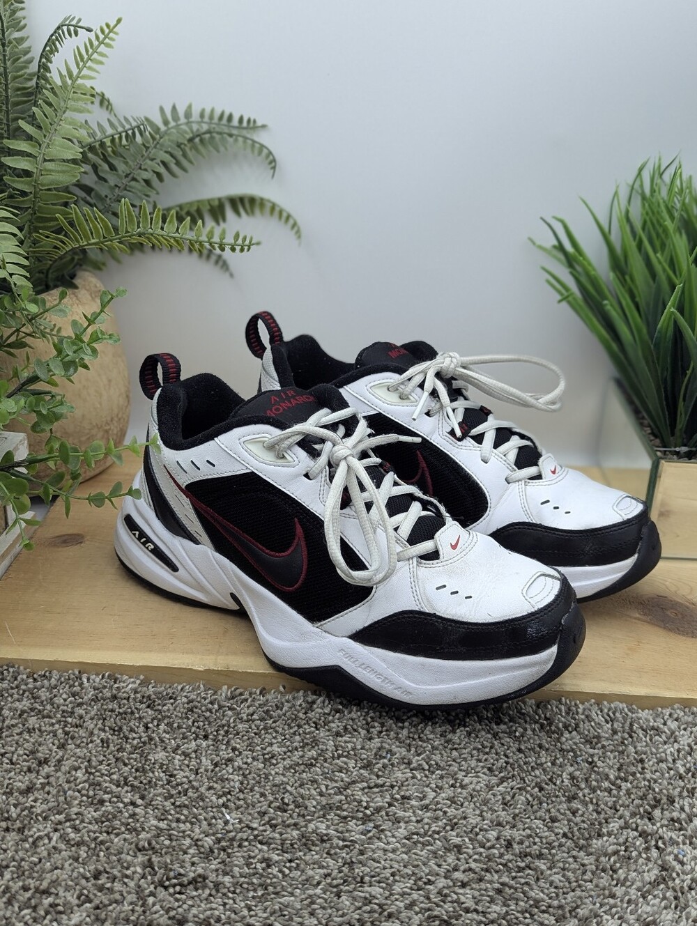Nike Air Monarch Mens Size 9 Leather Walking Training Gym Shoes Casual Comfort - Picture 1 of 7